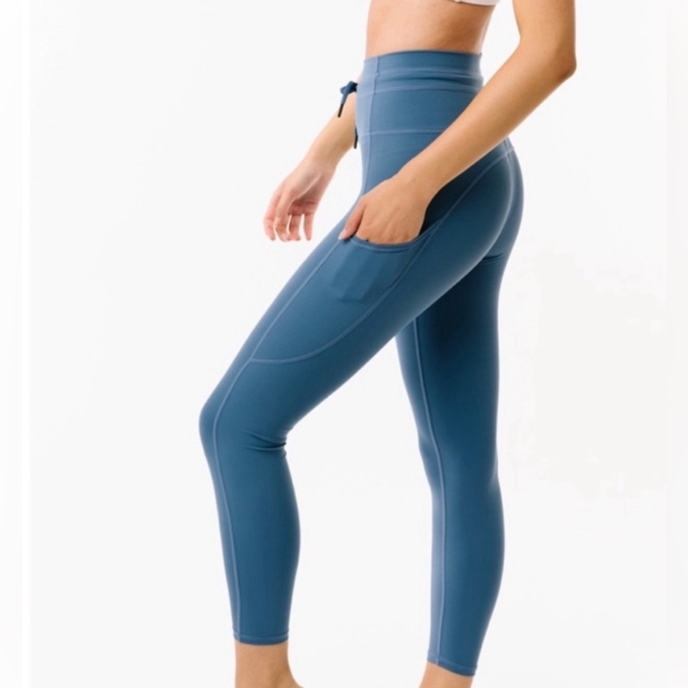 Zyia Active Calm Blue Drawstring Luxe 7/8 Pocket Capris 24” Size 8-10